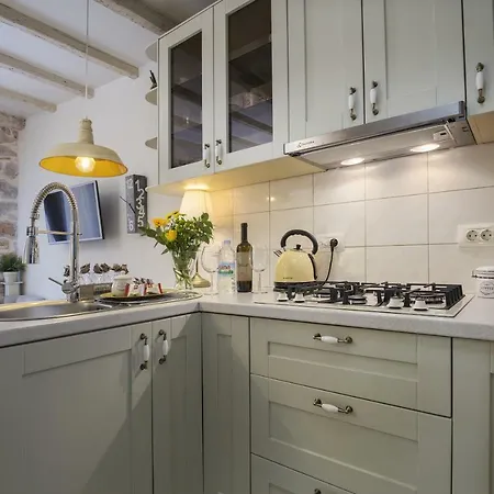 Yellow Flower روفينج