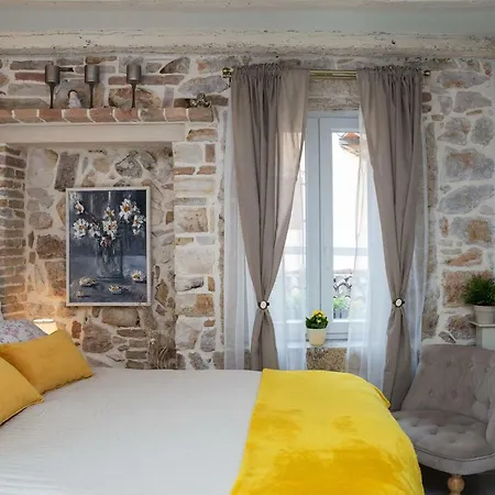 Yellow Flower روفينج