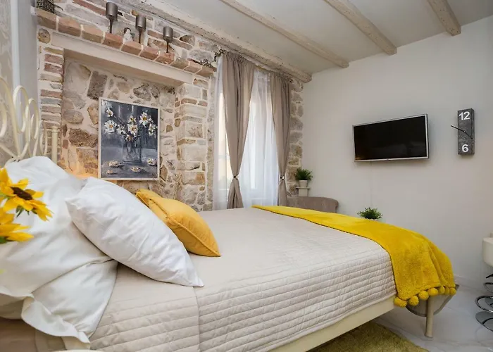 Yellow Flower * Rovinj