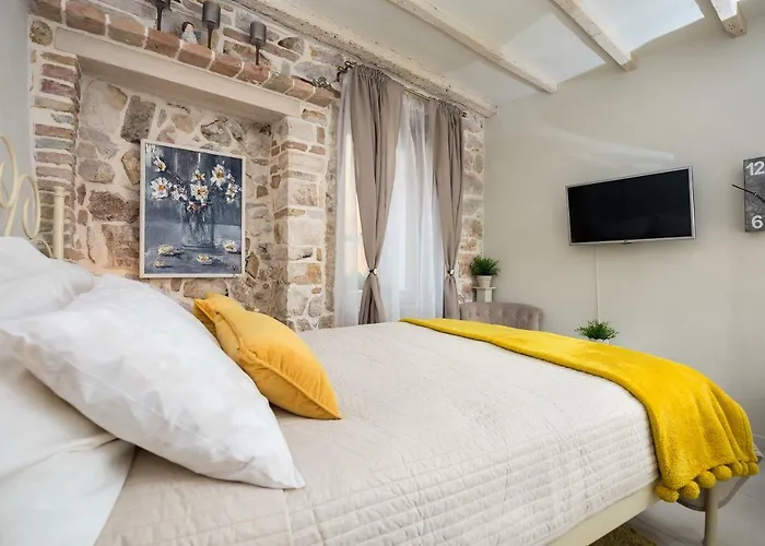 Yellow Flower Lejlighed