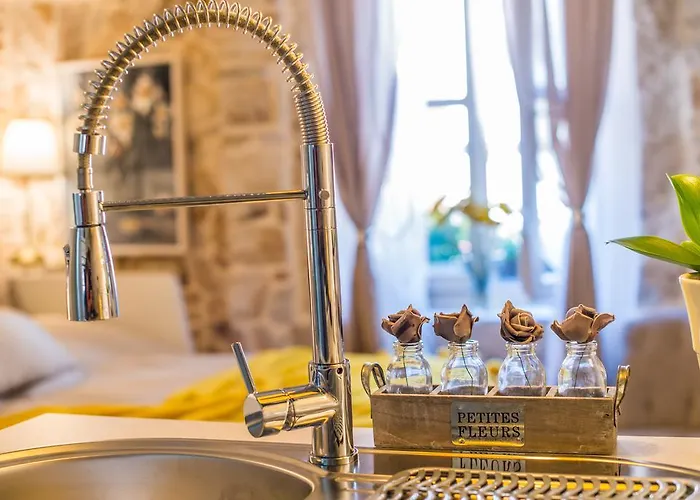 Apartment Yellow Flower *