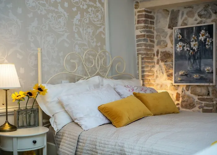 Apartment Yellow Flower *