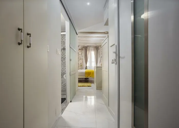 Yellow Flower Ρόβινι